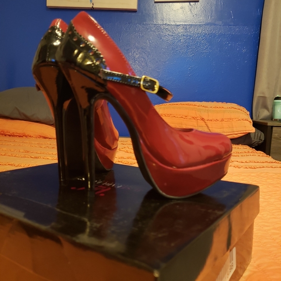 Red heels - Picture 2 of 7